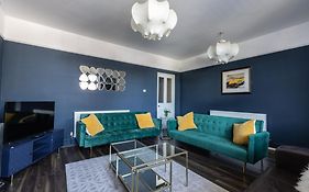 Boutique Family Apartment In Celebrity Village.