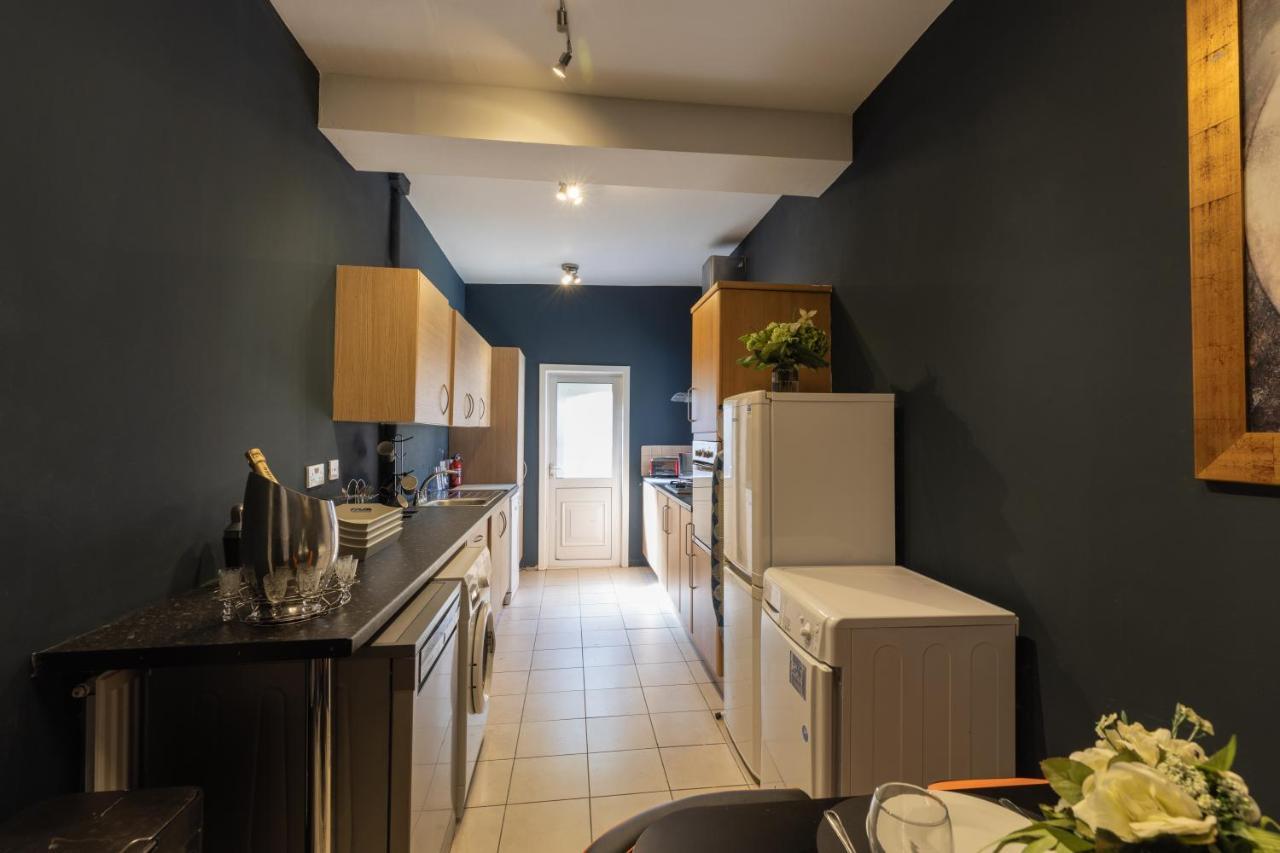 Boutique Family Apartment In Celebrity Village. Barnt Green Exterior photo