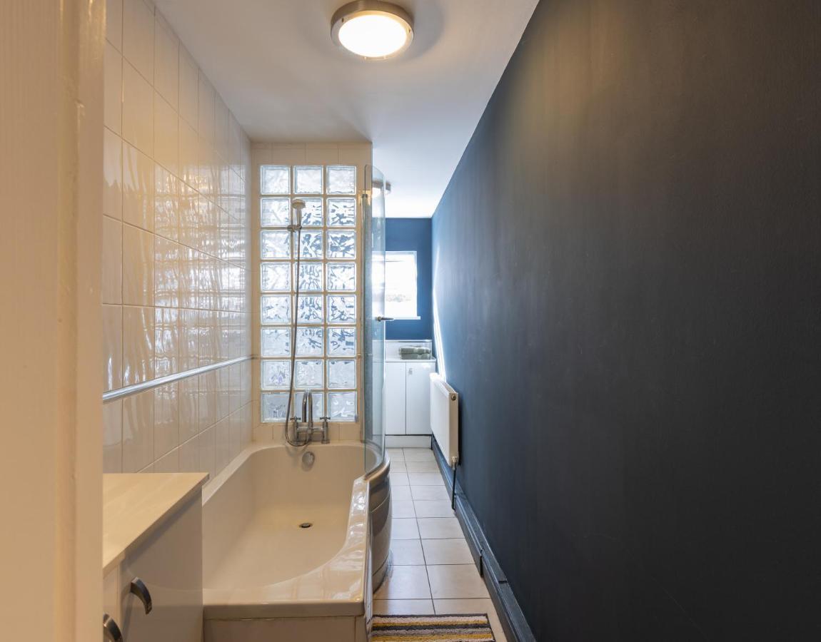 Boutique Family Apartment In Celebrity Village. Barnt Green Exterior photo